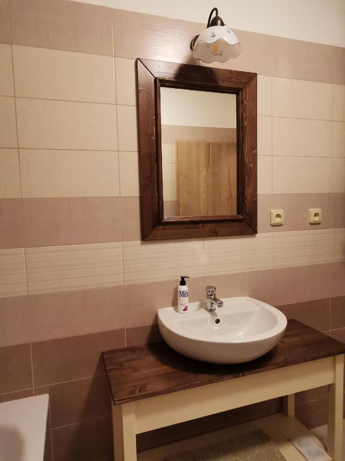 Luxusni Apartmany Sobeslav Ngoại thất bức ảnh