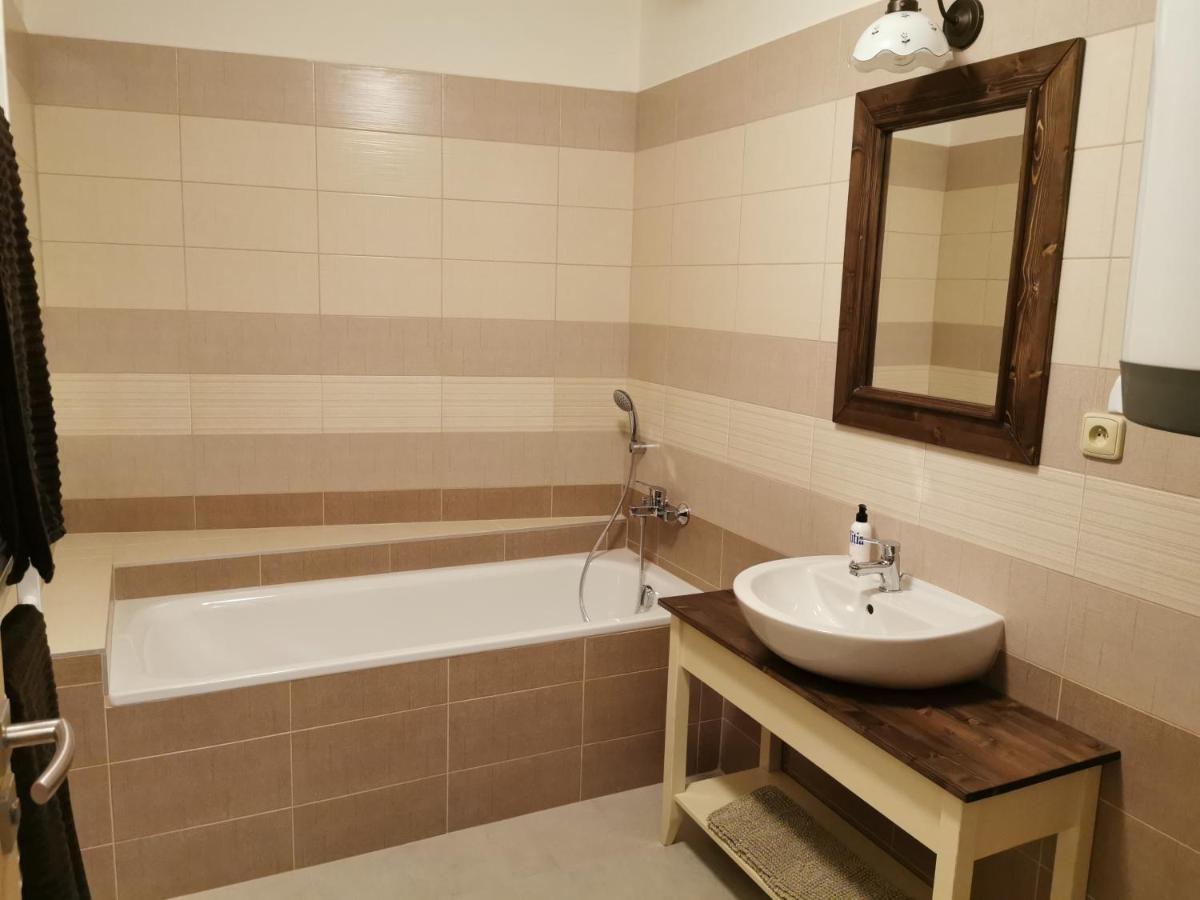 Luxusni Apartmany Sobeslav Ngoại thất bức ảnh